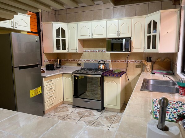 House, 3 Bedrooms, Non Smoking | Private kitchen | Full-size fridge, microwave, stovetop, coffee/tea maker