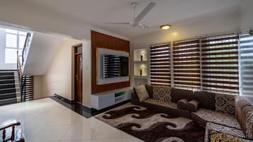 Family House, 5 Bedrooms | Living area | Flat-screen TV, DVD player