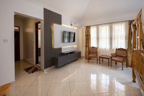 Family House, 5 Bedrooms | 5 bedrooms, blackout curtains, soundproofing, iron/ironing board - Nyali Villa (Mombasa)