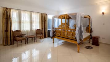 Family House, 5 Bedrooms | 5 bedrooms, blackout drapes, soundproofing, iron/ironing board