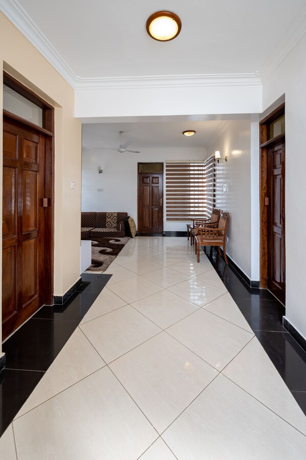 Family House, 5 Bedrooms | Living area | Flat-screen TV, DVD player - Nyali Villa (Mombasa)