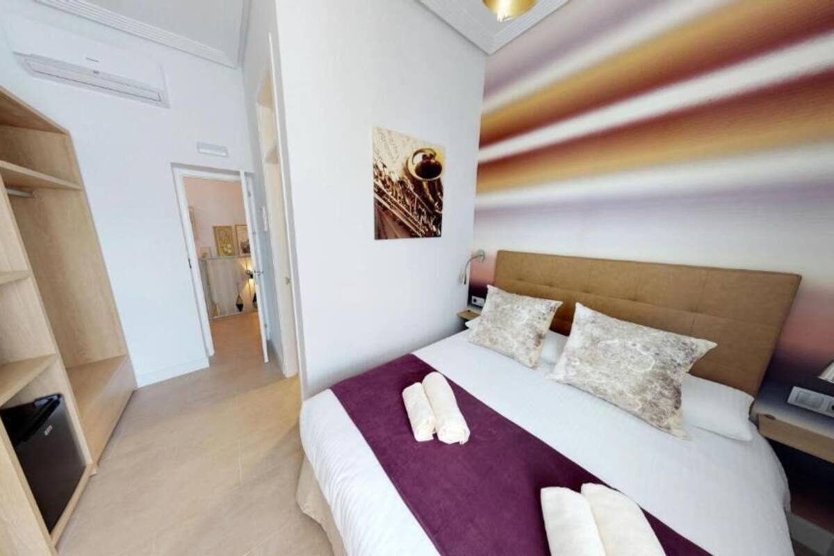 Free WiFi, individually decorated, individually furnished, bed sheets