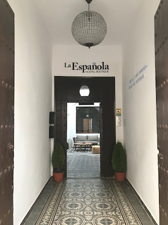 Entrada de la propiedad. Hostal Boutique La Española