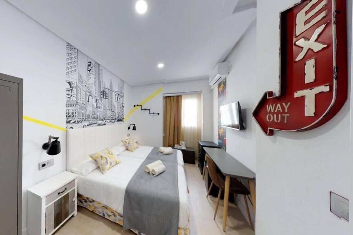 Free WiFi, individually decorated, individually furnished, bed sheets