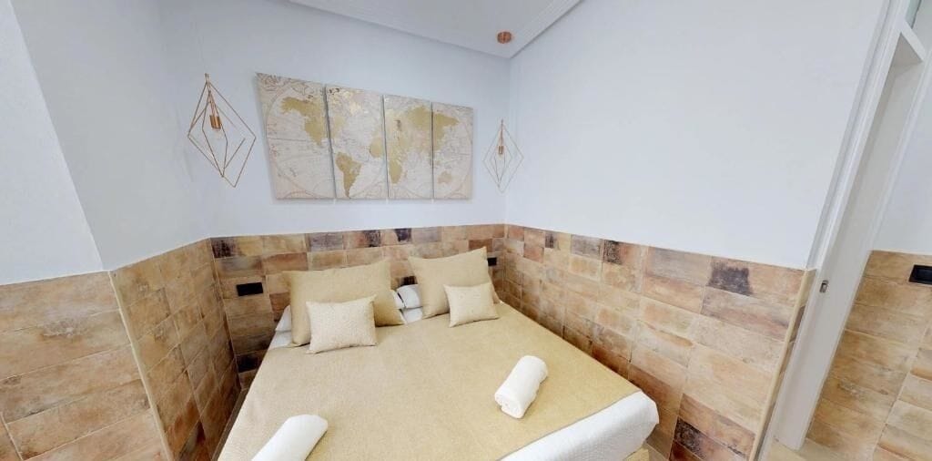 Habitación estándar con 1 cama doble o 2 individuales | Decoración individual, mobiliario individual, wifi gratis y ropa de cama