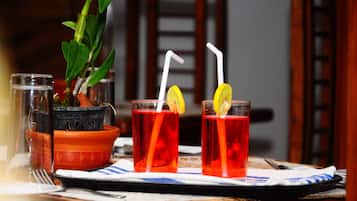 Alimentos y bebidas