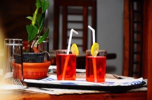 Alimentos y bebidas