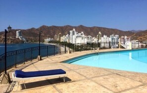 2 piscinas al aire libre