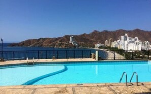 2 piscinas al aire libre