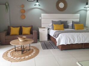 Exclusive Studio Suite, 1 Bedroom, Accessible, Kitchen | Egyptian cotton sheets, premium bedding, in-room safe