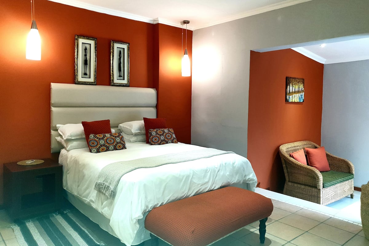 Standard Room | Egyptian cotton sheets, premium bedding, in-room safe