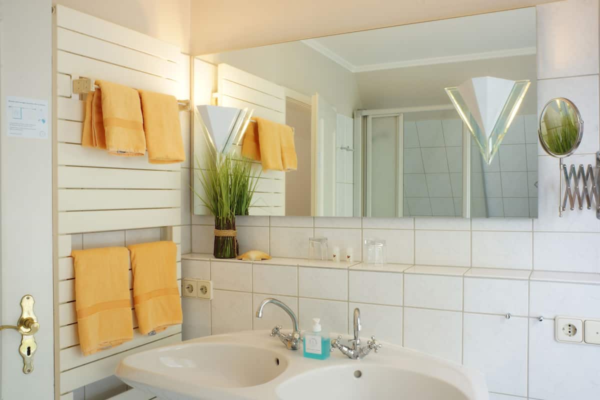 comfort double room (balcony or terrace) | bathroom | hair dryer, bathrobes, towels