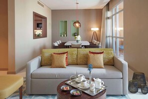 Minibar, in-room safe, individually decorated, individually furnished