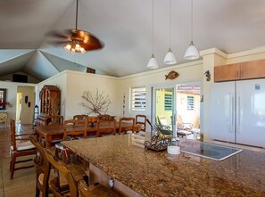 Casa de lujo, varias camas, para no fumadores | Cocina privada | Refrigerador con congelador, microondas, horno y parrilla de estufa 