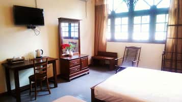 Individueel gedecoreerd, individueel gemeubileerd, een bureau