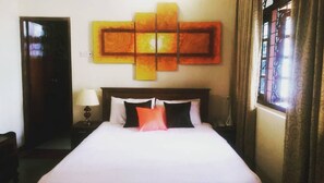 Double Room, 1 Queen Bed, Non Smoking | Individually decorated, individually furnished, desk, free WiFi - Country Breeze Villa (Negombo)