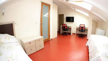 Minibar, desk, free WiFi