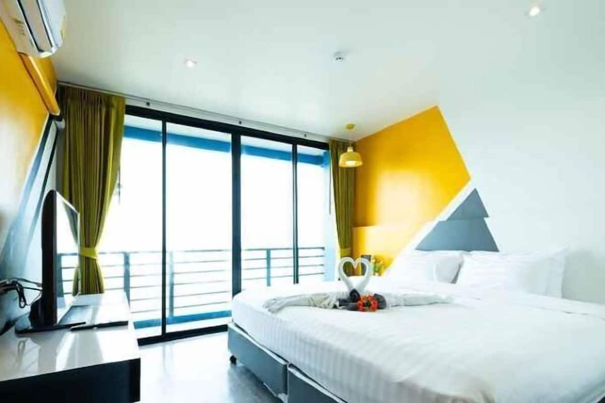 1 bedroom, in-room safe, blackout curtains, free WiFi