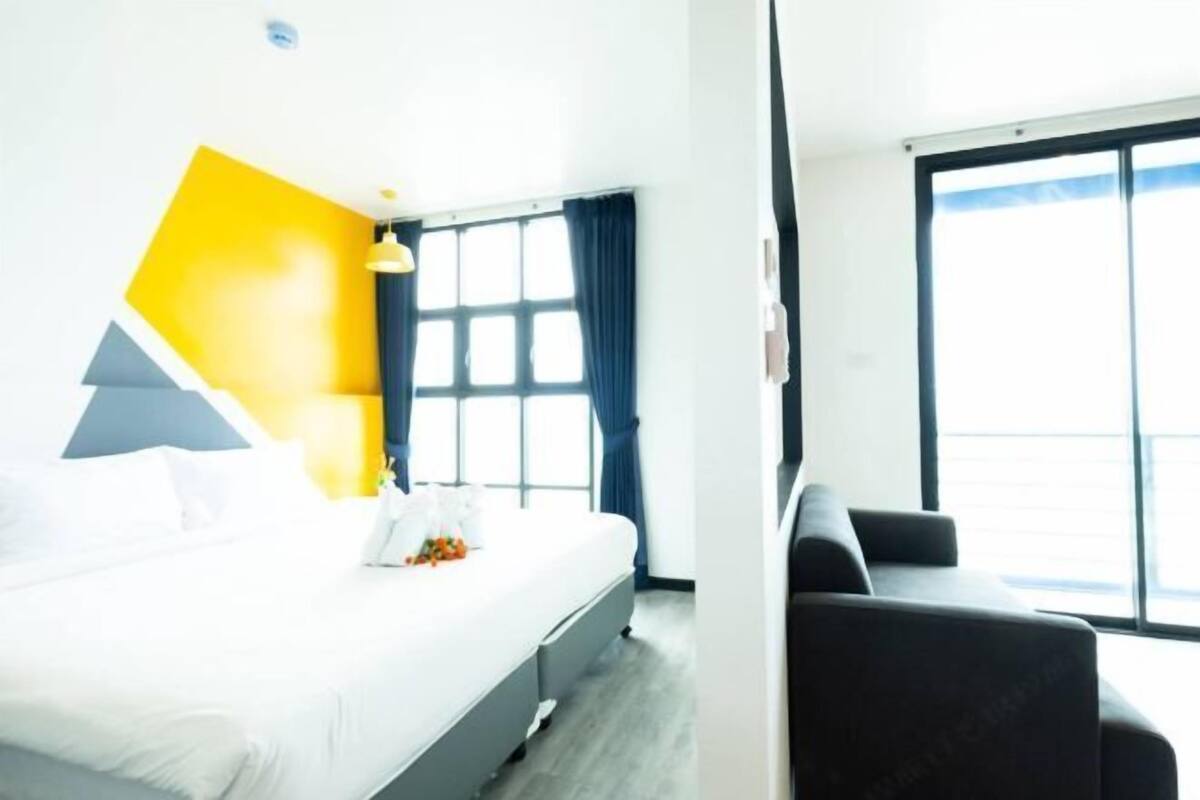 In-room safe, blackout curtains, free WiFi, bed sheets