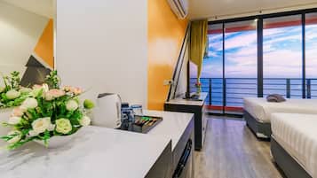 Habitación estándar, vista al mar | Caja de seguridad en la habitación, cortinas blackout y wifi gratis