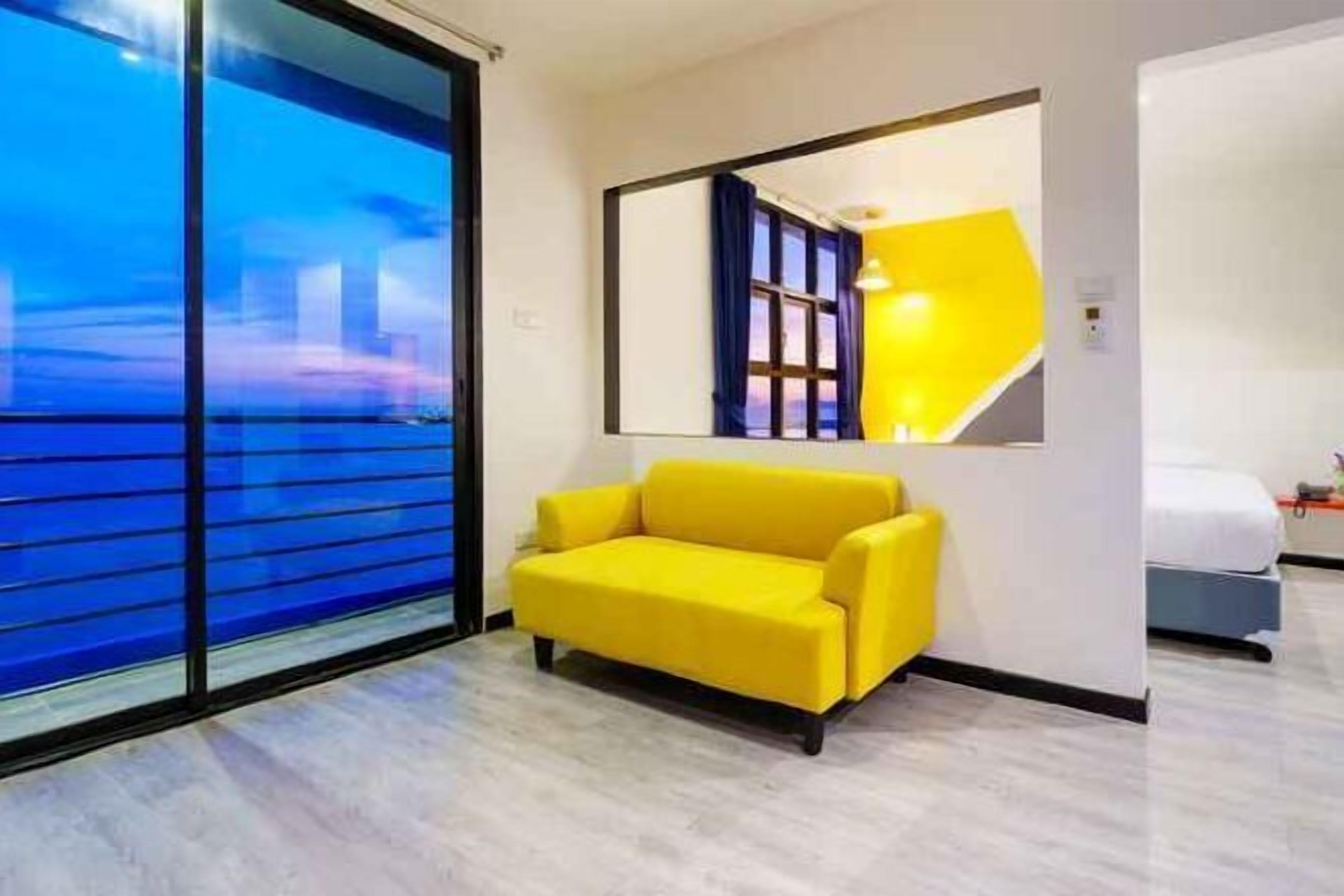 Caja de seguridad en la habitación, cortinas blackout y wifi gratis 