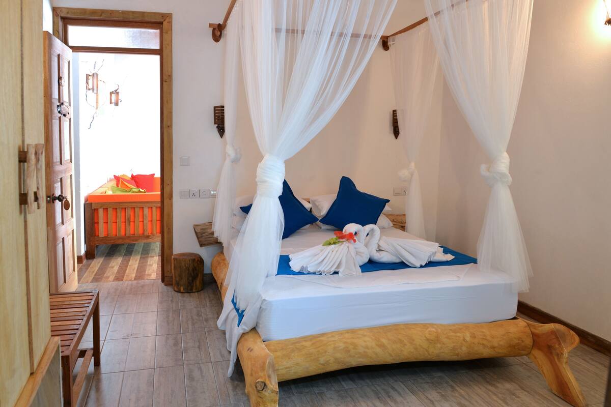 Deluxe Double Room, 1 Queen Bed, Non Smoking | Egyptian cotton sheets, premium bedding, pillowtop beds, blackout drapes