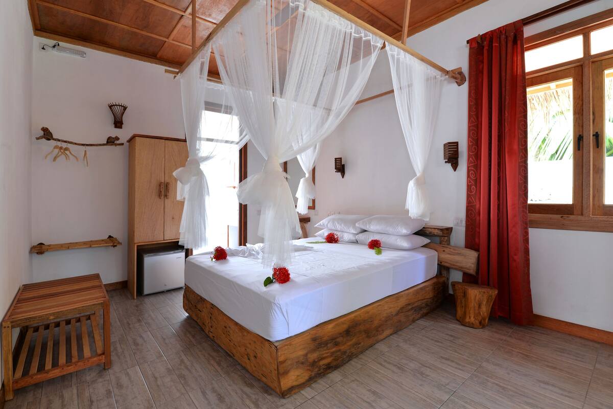 Egyptian cotton sheets, premium bedding, pillowtop beds, blackout drapes