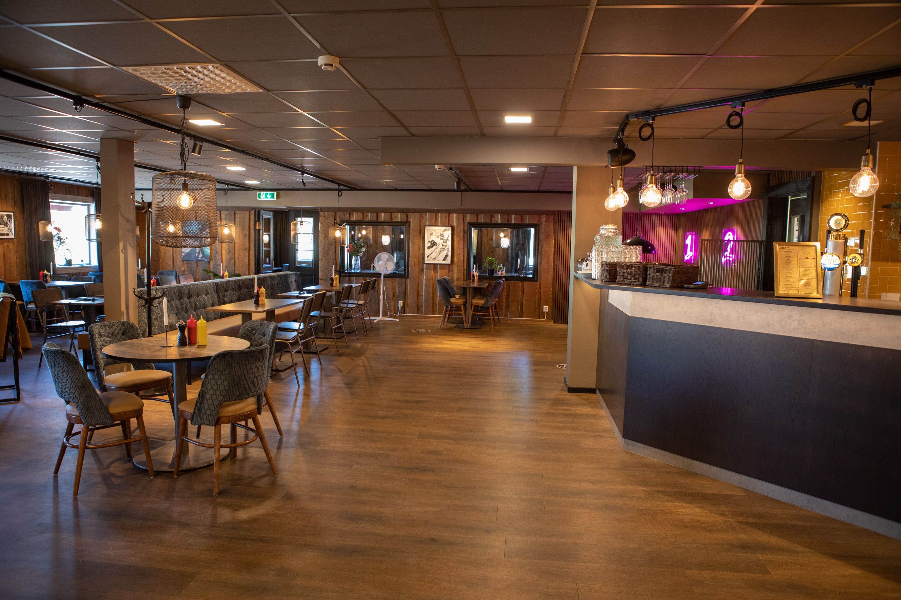 breakfast, lunch and dinner served