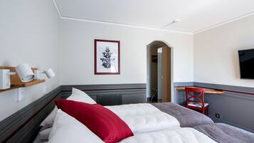 Desk, blackout drapes, free WiFi, bed sheets