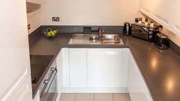 Apartment, 1 Double Bed with Sofa bed, Non Smoking | Private kitchen