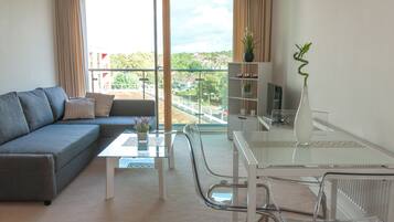 Apartment, 1 Double Bed with Sofa bed, Non Smoking | Living area | Flat-screen TV