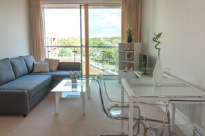 Apartment, 1 Double Bed with Sofa bed, Non Smoking | Living area | Flat-screen TV - London Orpington (Orpington)