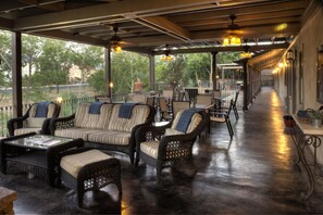 Dining - The Winchester Lodge (Fredericksburg)