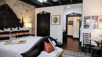 Comfort Single Room, 1 King Bed, Non Smoking | Premium bedding, minibar, individually decorated, individually furnished