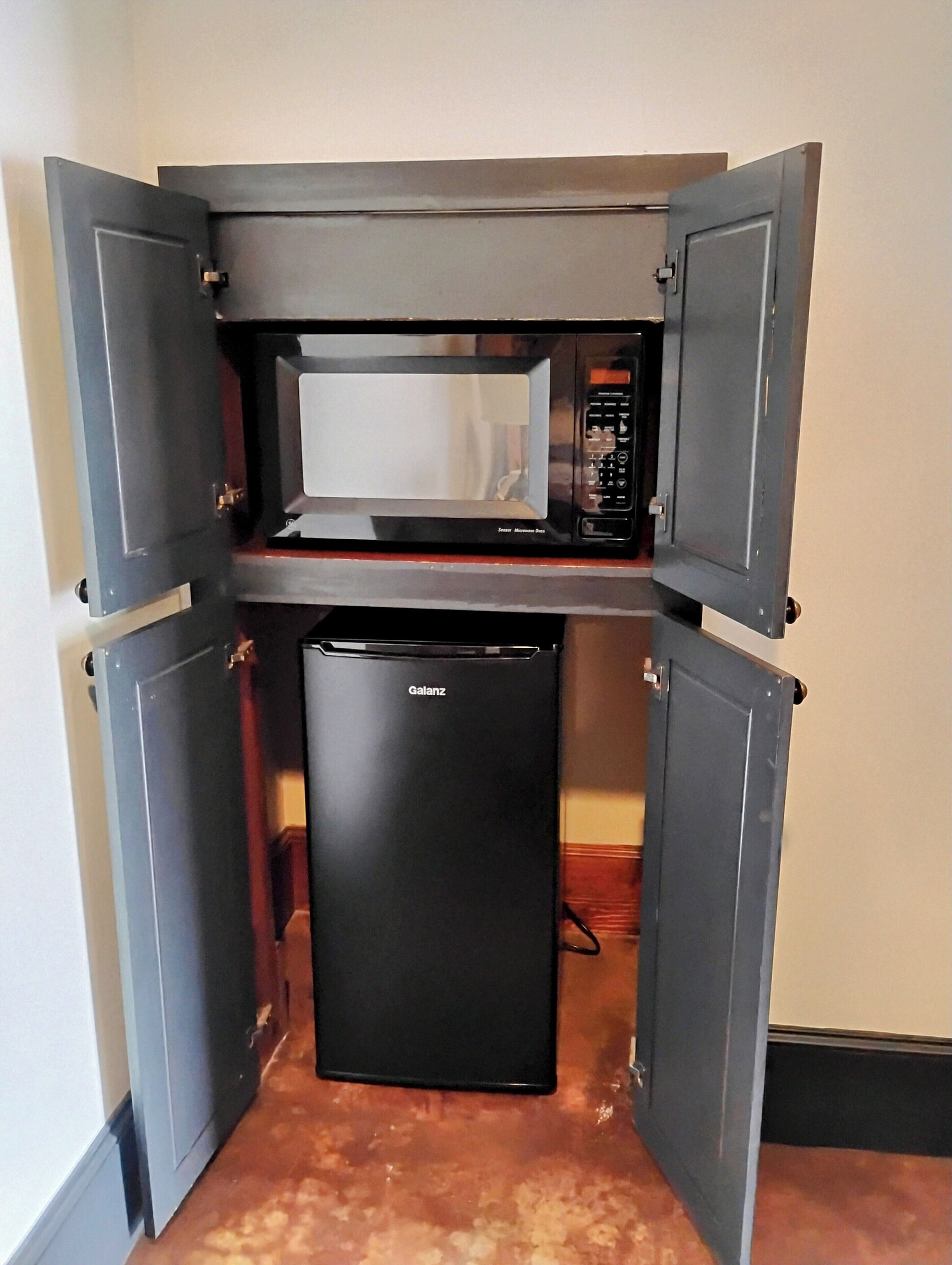 fridge, microwave, coffee/tea maker