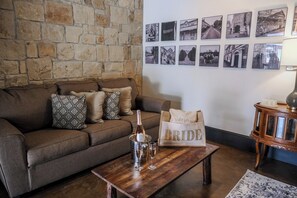 Basic Single Room, 1 King Bed, Non Smoking | Living area | 20-inch flat-screen TV with cable channels, TV, fireplace - The Winchester Lodge (Fredericksburg)