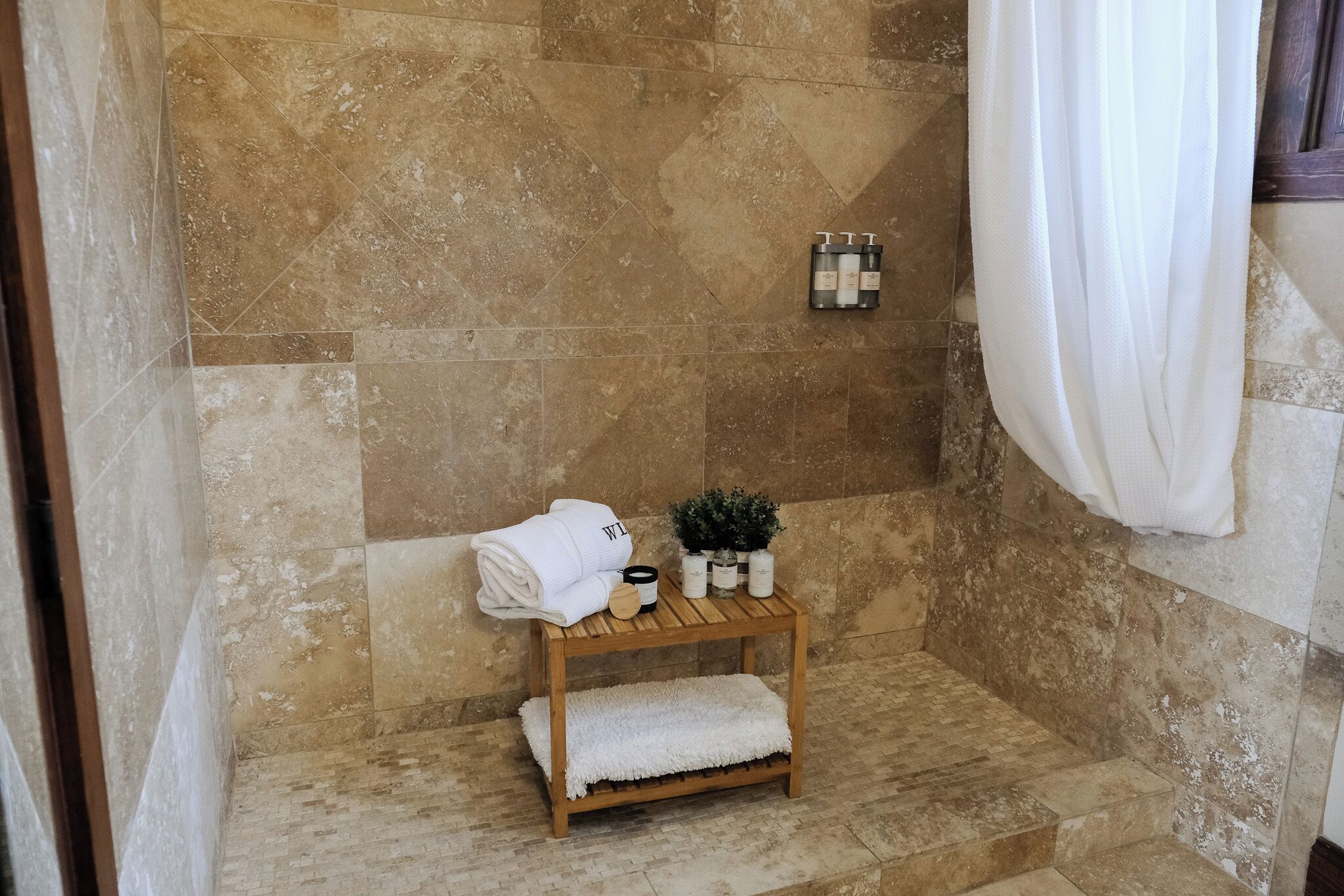 economy room, 1 king bed, non smoking | bathroom | shower, rainfall showerhead, designer toiletries, hair dryer