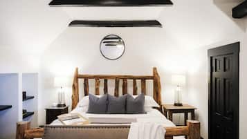 Suite Standard, 1 letto king | Biancheria da letto di alta qualità, minibar, con stile personalizzato