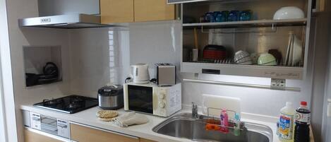 Deluxe Suite, 3 Bedrooms, Non Smoking, Private Bathroom | Private kitchen