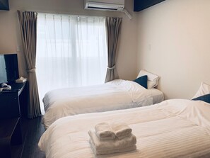 Standard Twin Room, 2 Twin Beds, Non Smoking, Private Bathroom | Individually decorated, individually furnished, laptop workspace - Mr. Kinjo SATOMO in Ginowan (Ginowan)
