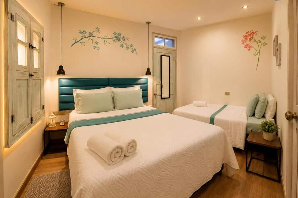 Estándar Triple | Safe på rommet, wi-fi (inkludert) og sengetøy