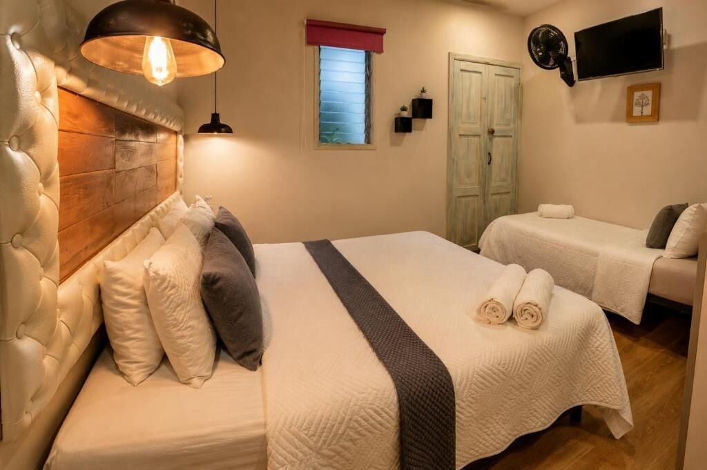 Caja de seguridad en la habitación, wifi gratis y ropa de cama 