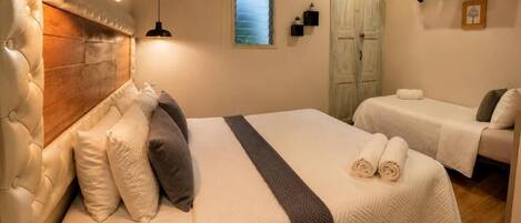 Estándar Triple | In-room safe, free WiFi, bed sheets, wheelchair access
