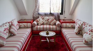 Apartment | Wohnbereich | Plasmafernseher