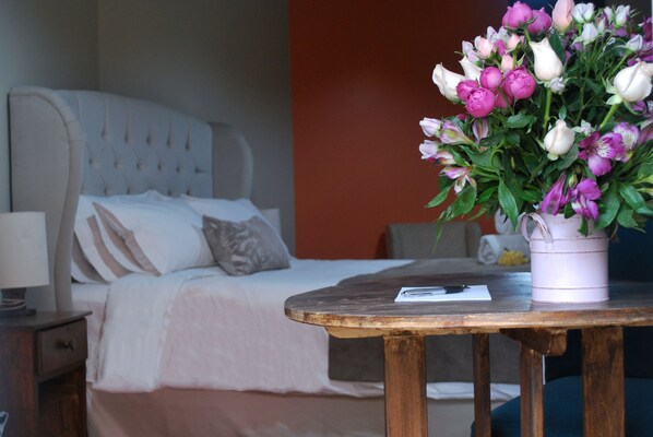 Deluxe Room | Hypo-allergenic bedding, down comforters, pillowtop beds