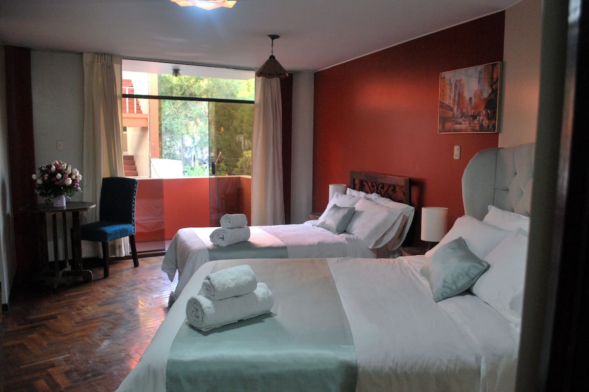 Familiekamer, 2 slaapkamers | Hypoallergeen beddengoed, donsdekens, pillowtop-bedden