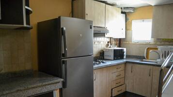 Apartment, 3 Bedrooms | Dapur peribadi | Peti sejuk, ketuhar gelombang mikro, ketuhar, dapur