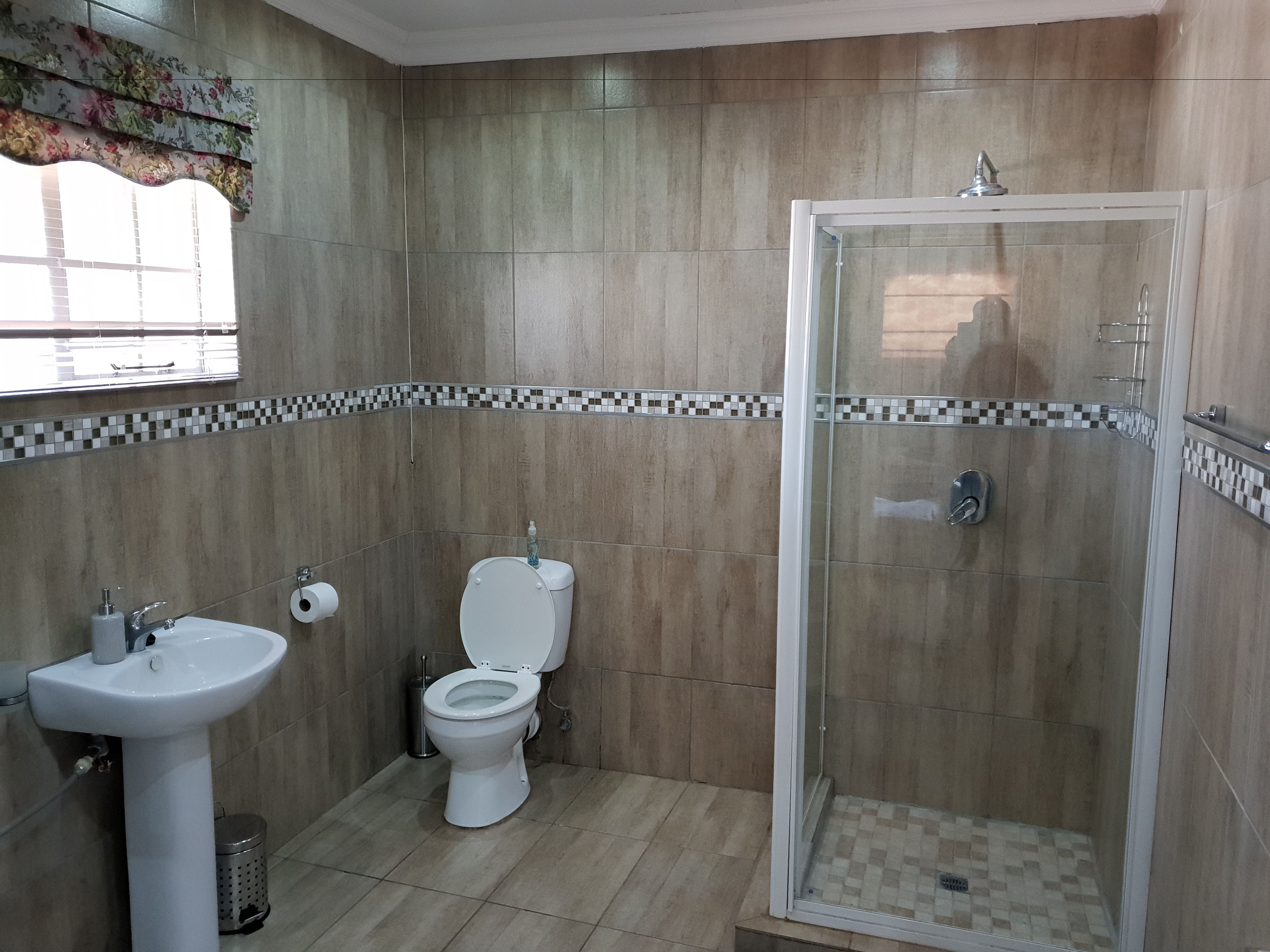 Deluxe Cottage, 2 Bedrooms | Bathroom shower