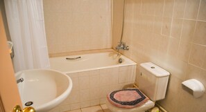 公寓, 2 間臥室 | 浴室 | 獨立浴缸及淋浴設備、提供毛巾