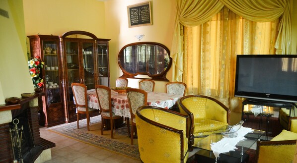 公寓, 2 間臥室 | 客廳 | 等離子電視